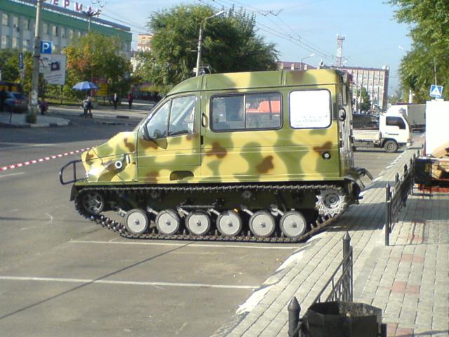 камуфлированный вездеход камуфлированный вездеход