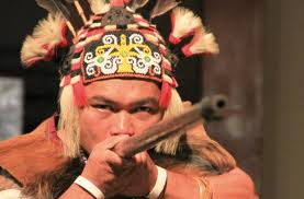 индеец с духовой трубкой индеец с духовой трубкой