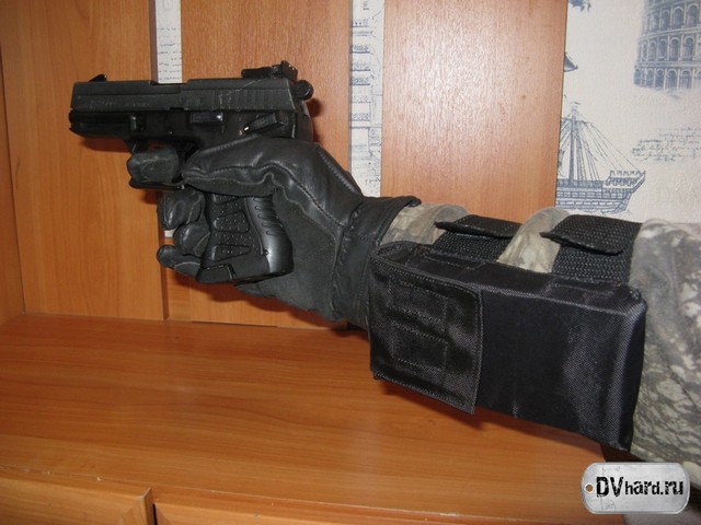 подсумок на руке