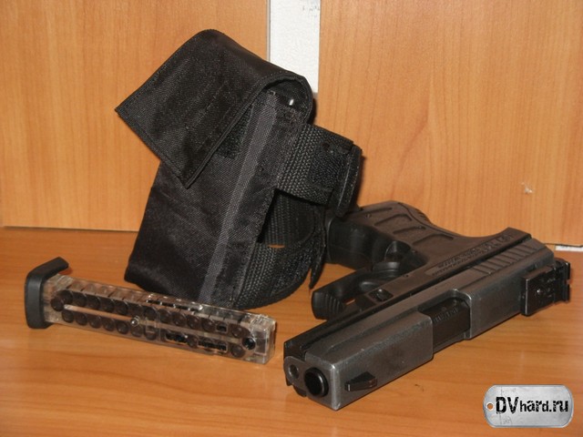 полный комплект: пистолет, магазин и подсумок