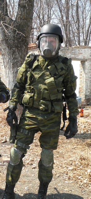 Боец в полном снаряжении Боец в полном снаряжении