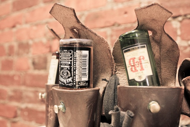 бутылки в кобуре бутылки в кобуре